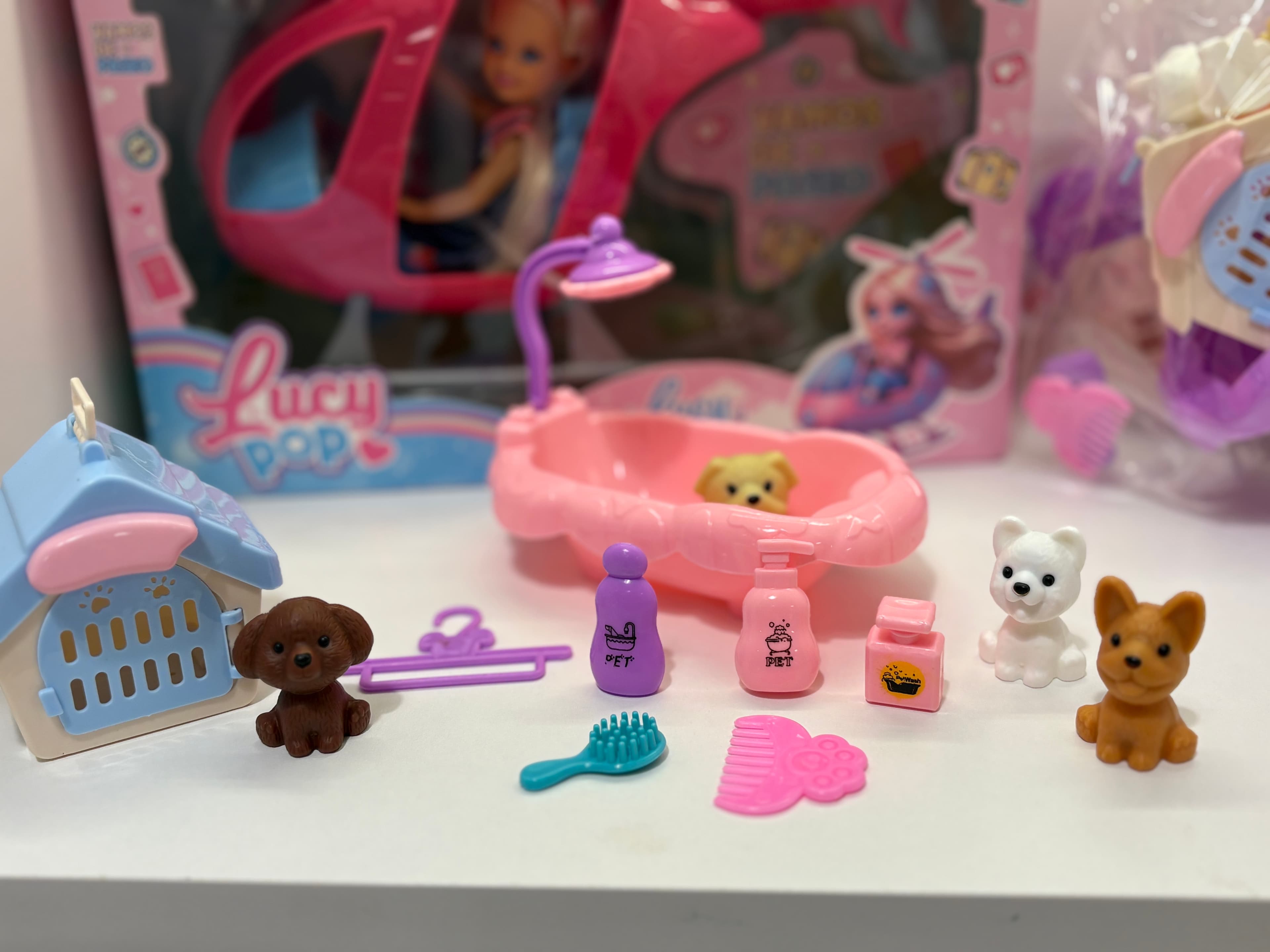 Pequeños juguetes de colores de Cosas de Casa